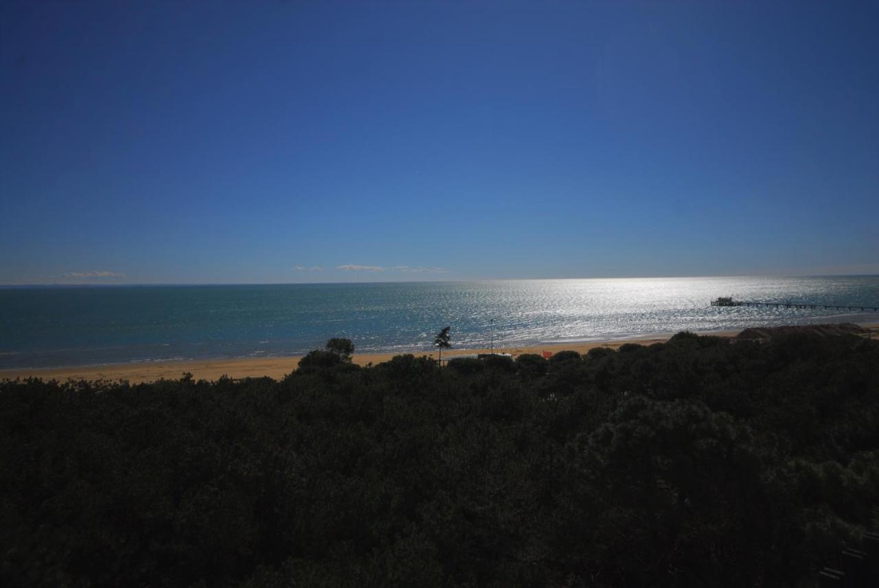 Residence Excelsior Lignano Sabbiadoro Bagian luar foto